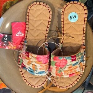 Roxy Quilted Shoresoft Floral Slide Sandals NWT 6 wide Summer around the corner!